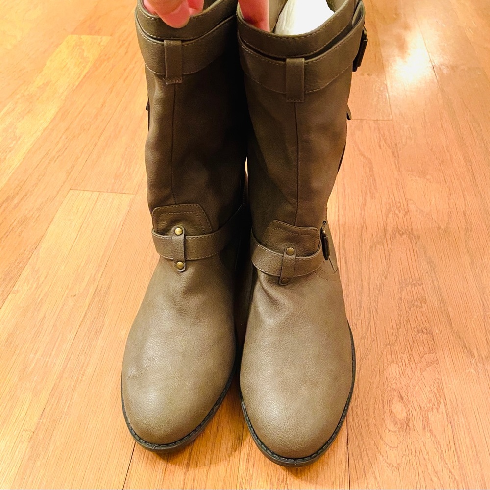 Express • Boots - Picture 3 of 9